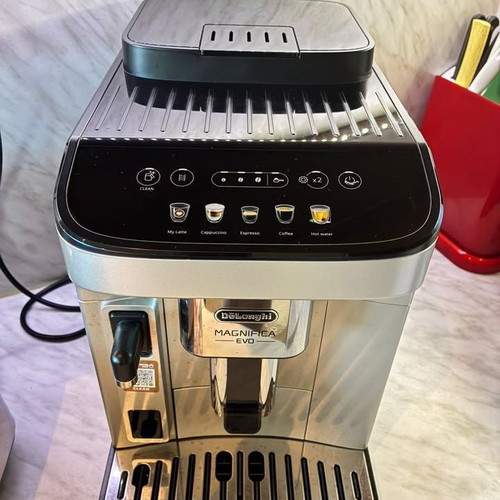 De'Longhi Magnifica Evo espresso machine new