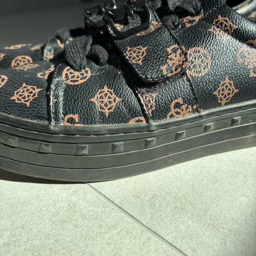 Guess sneakers like new, size 41