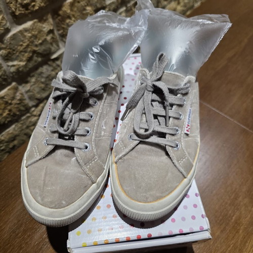 Γυναικείο παπούτσι βελούδινο Superga μεταχειρισμένο, γκρι, νούμερο 38