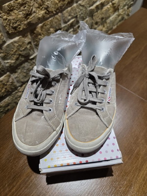 Γυναικείο παπούτσι βελούδινο Superga μεταχειρισμένο, γκρι, νούμερο 38