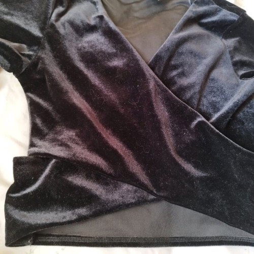 Black velvet top H&M like new, size S