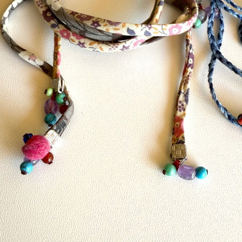 Fabric bracelets like new, colorful with nice finishing