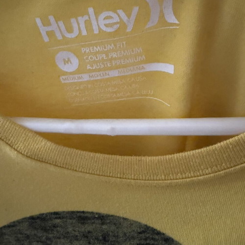Hurley T-shirt medium used, yellow