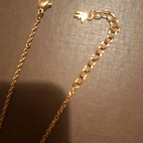 Folli Follie necklace like new, gold color with barrel and stones