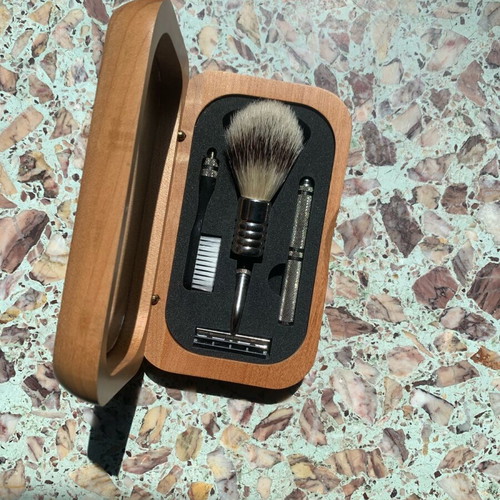 Men's travel grooming set in wooden box like new