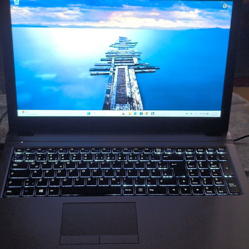 Laptop 15.6" FHD i5 7th Gen 8GB 256GB SSD Windows 11 Office σαν καινούργιο