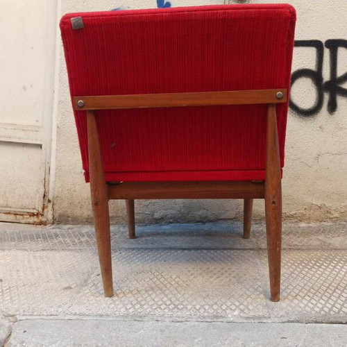 Πολυθρόνα δεκαετίας 60 μεταχειρισμένη με φθορές σε βερνίκι και ταπετσαρία