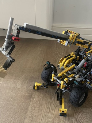 Lego Technic 8295 έτους 2008, σαν καινούργιο, χωρίς ελλείψεις