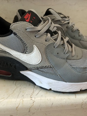 Nike men's athletic shoes used, gray with black and red details size 42.5