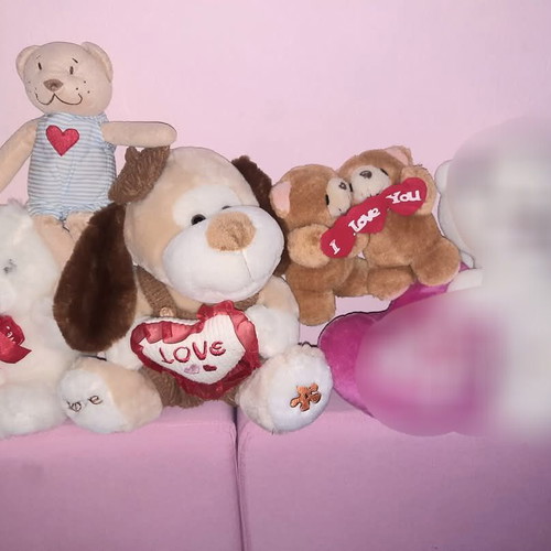 Love plush dolls like new, pack
