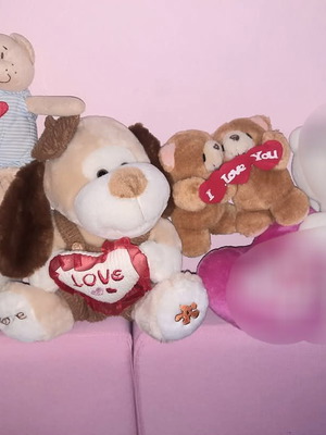 Love plush dolls like new, pack