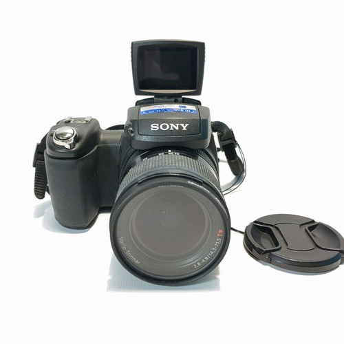 Sony Cyber-shot DSC-R1 camera with Carl Zeiss Vario-Sonnar T lens used
