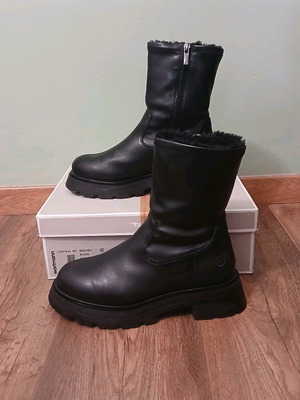 Tamaris черни вегански боти с вътрешна подплата и масивна подметка номер 37 като нови