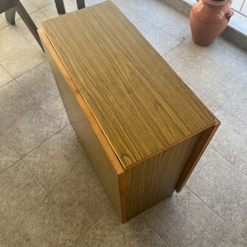 Folding dining table like new, compact and sturdy