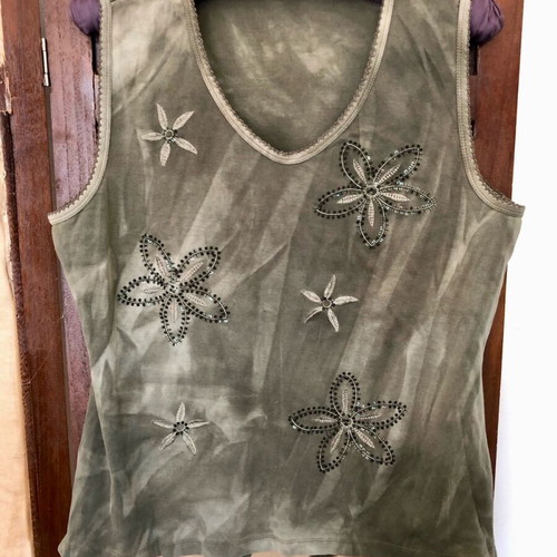 Summer camouflage shirt with embroidered flowers like new, size L