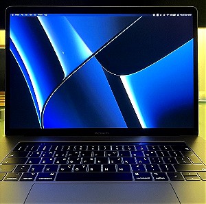 MacBook Pro 15-inch, 2018 (i7 2.2GHz/16GB/256) with Touch Bar