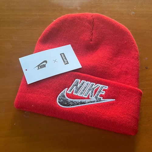 Supreme x Nike beanie new, red, one size