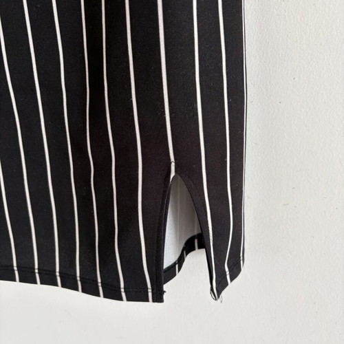 Mini striped dress with slit, black and white