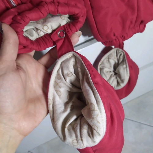 Baby all-in-one exit suit like new, red for 9 months
