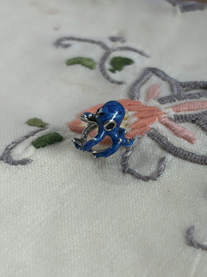 Octopus charm symbol