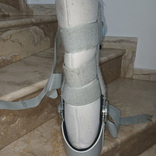 Foot splint with air chamber