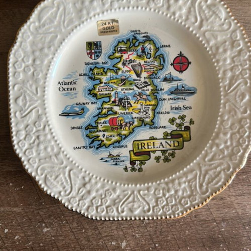 Vintage Carrigcraft decorative plate with 24KT gold trim and Ireland map like new