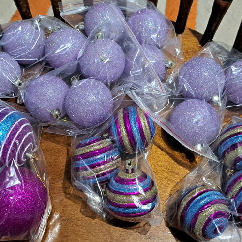 Christmas decorative tree balls like new, set of 20 in purple shades