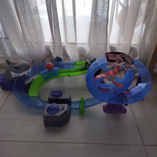 Dickie Toys White Shark Track Set like new
