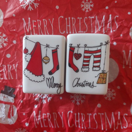 Christmas ceramic salt and pepper shakers new