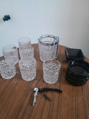 Drink set like new with 6 glasses, ice bucket, ashtrays and opener