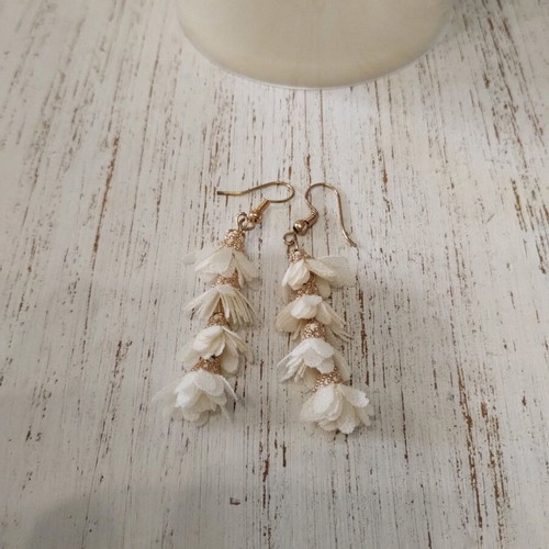 Earrings white with gold details new