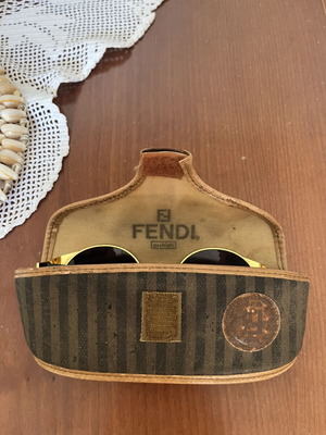 Γυαλιά Fendi vintage, μαύρα και χρυσαφί