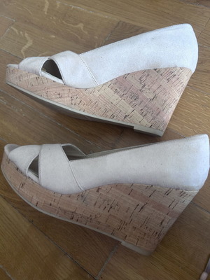 H&M Beige Platform Sandals like new, size 39