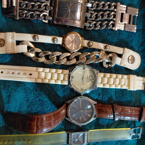 Lot of 45 wristwatches used, unisex, including Adidas and more