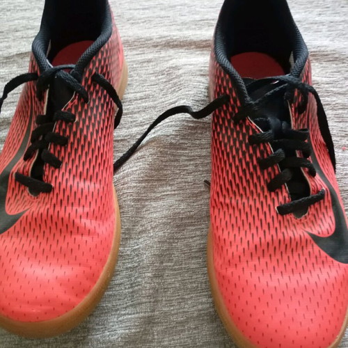 Nike Jr. Bravata II IC futsal shoes, size 42, red