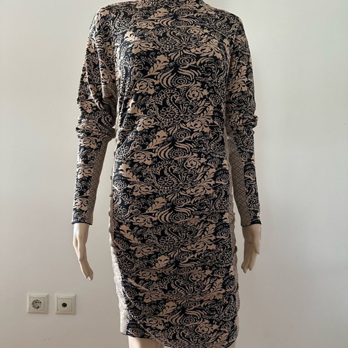 Zara μάλλινο φόρεμα μεταχειρισμένο, μέγεθος Μ, μπεζ με μαύρο