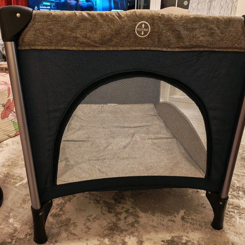 Honey Baby playpen like new with accessories