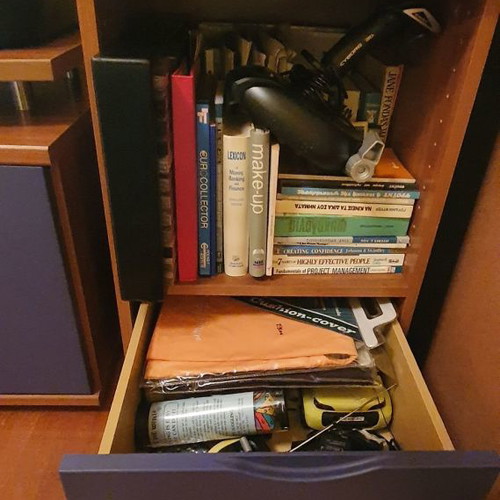 Neoset shelf with drawer used