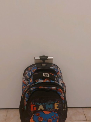 BackmeUp Primary School Backpack like new with wheels
