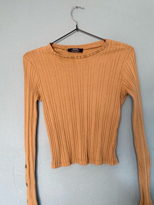 Bershka long-sleeve beige shirt like new with gold details on sleeves