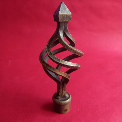Metal finial