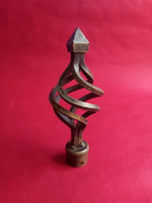 Metal finial