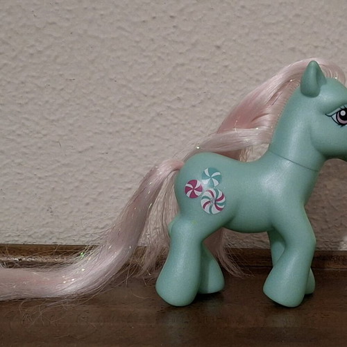 My Little Pony Minty G3 2006 Christmas Winter collectible figure like new