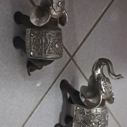 Decorative elephant figurines like new, set of two