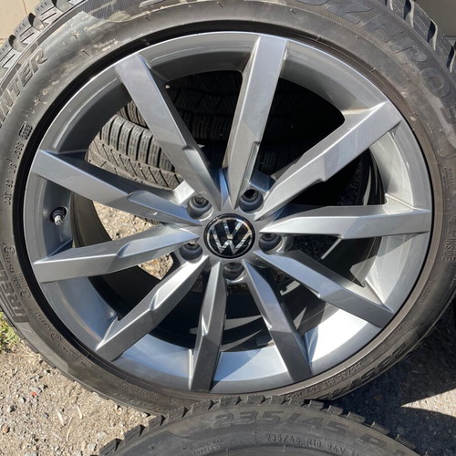 Original Monterey rims like new for Volkswagen B8 with Pirelli tires