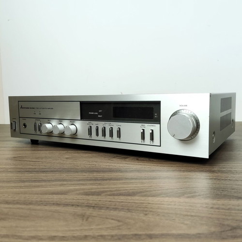 Mitsubishi DA-U540 vintage stereo integrated amplifier with LED VU meters and phono stage