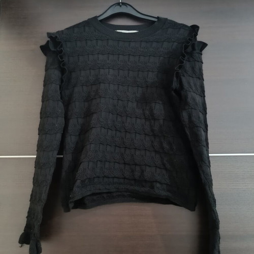 Zara black blouse with lace and ruffles like new, size S