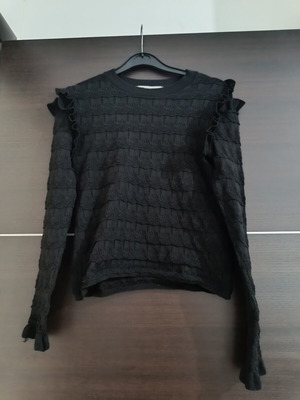 Zara black blouse with lace and ruffles like new, size S