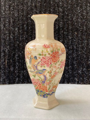 Vintage Japanese porcelain vase with flowers and birds, 20 cm, like new