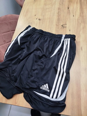 Σορτσάκι Adidas μεταχειρισμένο, μέγεθος medium